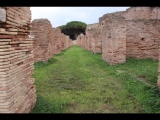 07661 ostia - regio iv - insula ii - portico e caseggiato dell'ercole (iv,ii,2-4) - porticus - bli ri suedosten - 01-2024.jpg